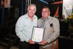 Diploma de Honra ao Mérito concedida pelo ver. Valdomiro Faria Gomides ao Sr. Antônio Rios de Castro